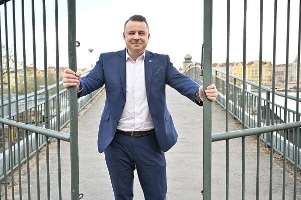 Sto tisíc lidí dostaneme na náměstí jen my, tvrdí Jindřich Rajchl