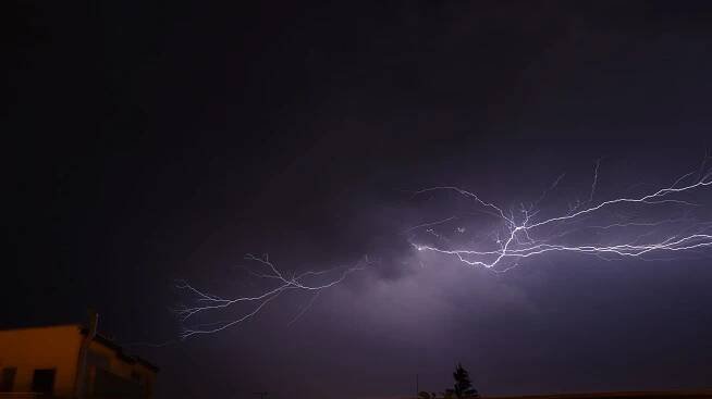 Pozor na bouřky a přívalové deště, varují meteorologové.