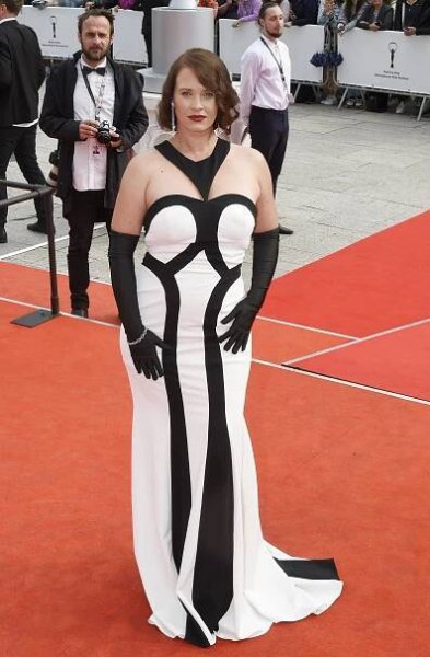 8 krásek, které by příště měly vyhledat stylistu: Tyhle hvězdy to s outfity nevychytaly