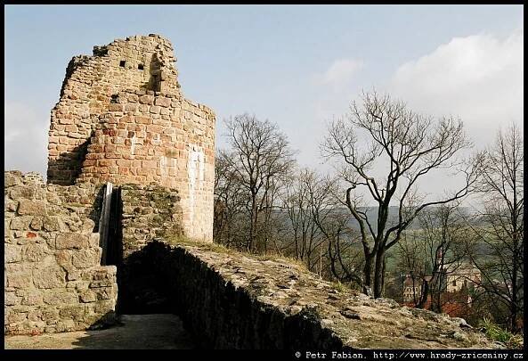 Pecka – fotografie / hrady-zriceniny.cz