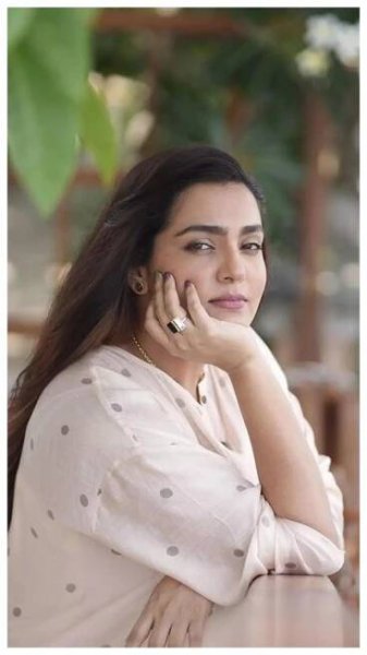Parvathy Thiruvothu charms in white