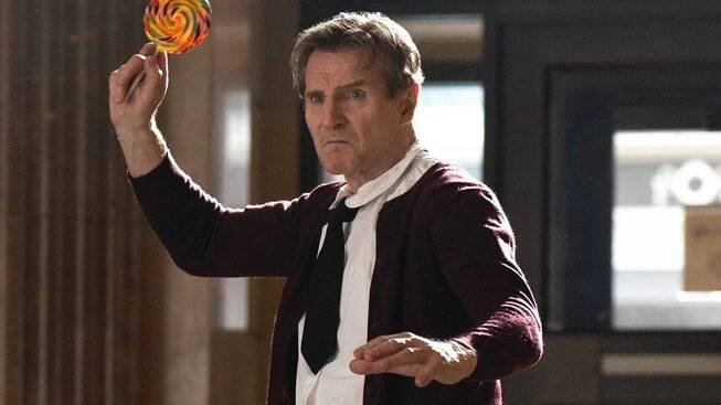 Liam Neeson v komedii Bláznivá střela (2025)