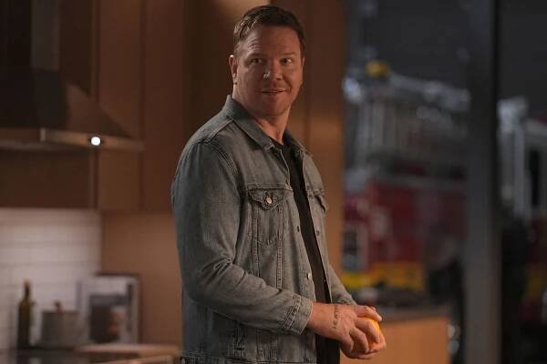 Jim Parrack in the "My Way" episode of 9-1-1 LONE STAR