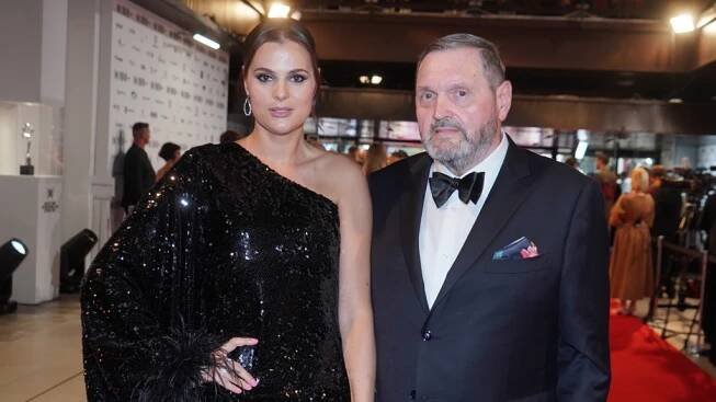 Josefa Kokta se stal mentorem své o 36 let mladší manželky Ornelly: Starám se o její čtyři firmy a k tomu hlídám děti – Lifee.cz
