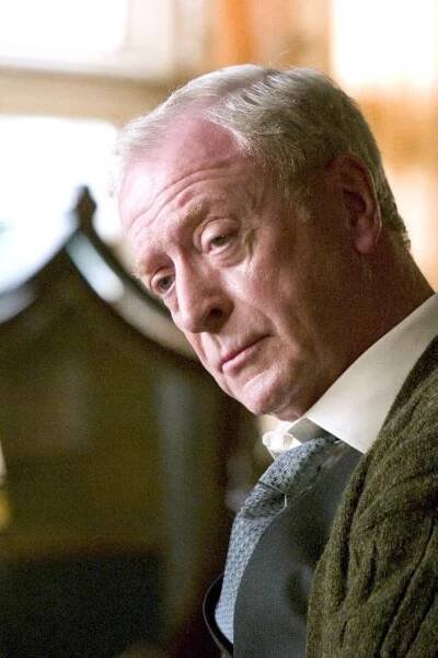 Michael Caine in Batman začíná (2005)