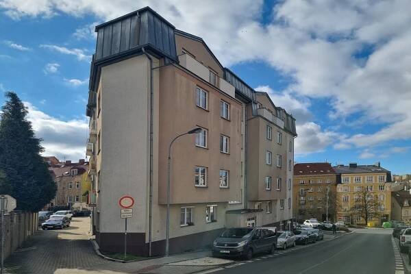 Prodej bytu 2+1, 62 m², Karlovy Vary, ul. nám. V. Řezáče - Vladimír Růžička - realitní makléř pro Karlovy Vary, Sokolov