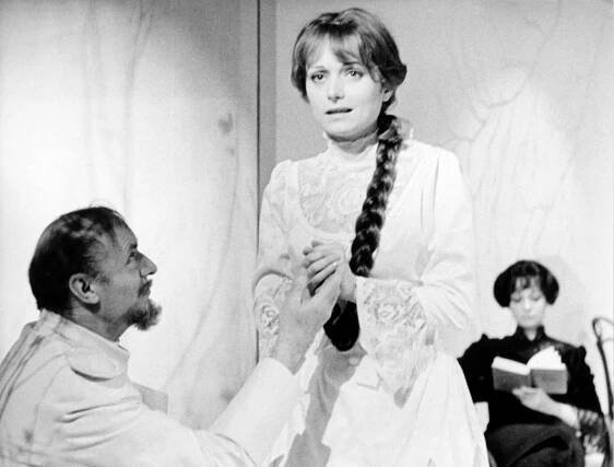 Jako Irina s Karlem Dellapinou a Zdenou Bittlovou ve Třech sestrách, VČD 1978