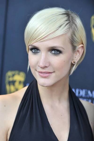 Blonde and Short Hairstyles For Thin Hair  It is typical for the new favorite cut of models and celebrities that the hair is cut without layers or thinning. The haircut is suitable for both thin and thick hair and can end just below the ears or at the level of the chin.
