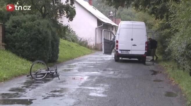 SMRT CYKLISTY! Kamion ho srazil u Valašského Meziříčí