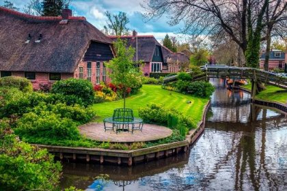 Vesnice s tradičními holandskými domy - online puzzle