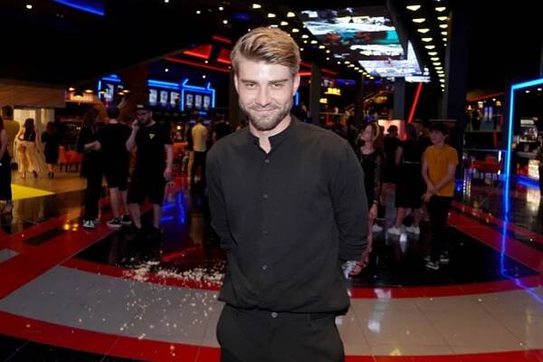 Marek Lambora se Sárou postovali fotky ze stejných míst.