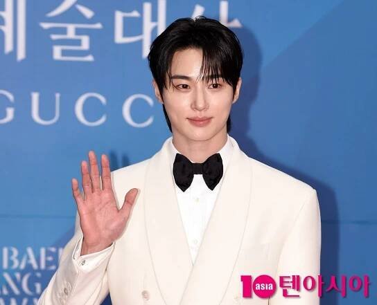 Byeon Woo-seok’s 9-Year Climb to Stardom