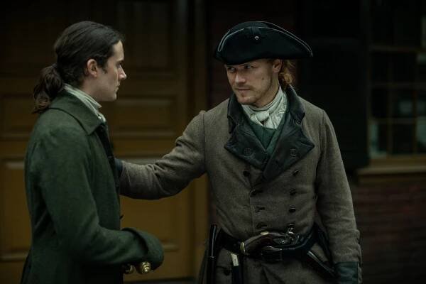 Cizinka - Ustavičná adorace - Z filmu - César Domboy, Sam Heughan