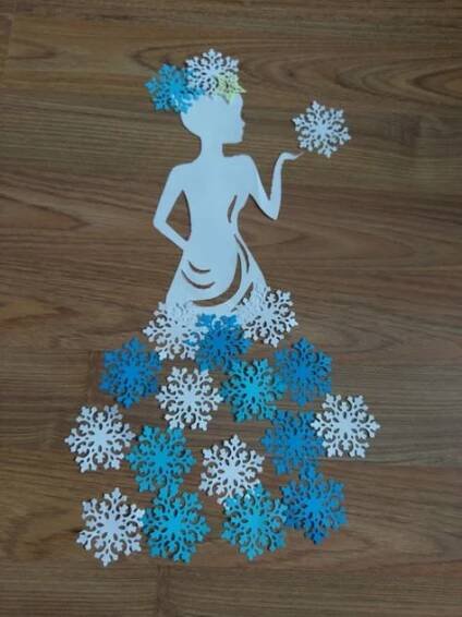 paper snowflakes are arranged in the shape of a woman