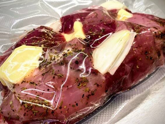 recept: vepřová krkovička sous vide se šalotkou