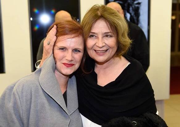 FOTO: Herečky Kristýna Badinková Nováková a Emília Vášáryová, které si v Pelíškách zahrály dceru a matku. – stránka 10