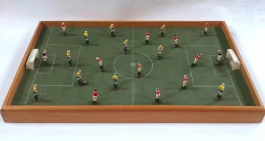 Retro hra - stolní dřevěný fotbal LUDA