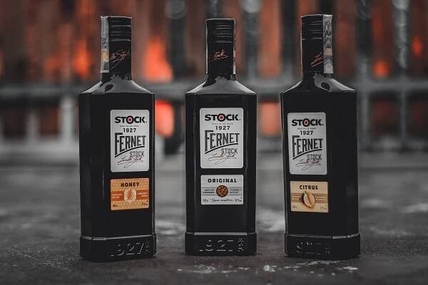Personifikovaná lahev Fernet Stock