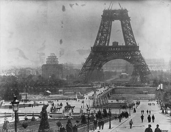 Soubor:Tour Eiffel, July 1888.jpg