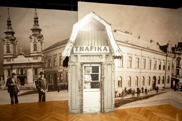 Aj dekel od kanala s osrafskim kuněm. Ostravské muzeum prodlužuje výstavu Od koně k vykřičníku | Magazín PATRIOT