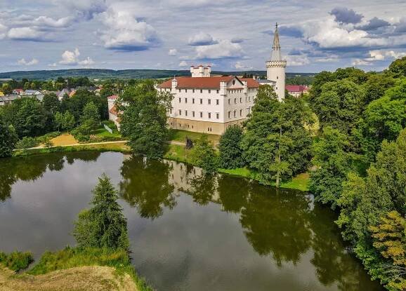 Zámek Bor - otevírací doba, akce, ubytování, prohlídky, vstupné, foto, počasí