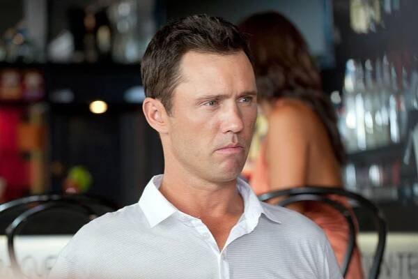 Status: Nežádoucí - Perspektiva pohledu - Z filmu - Jeffrey Donovan