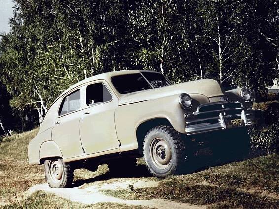 GAZ M20 Poběda byl prvním skutečně ruským autem. V některých verzích předběhl dobu