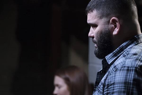 Skandál - Good People - Z filmu - Guillermo Díaz