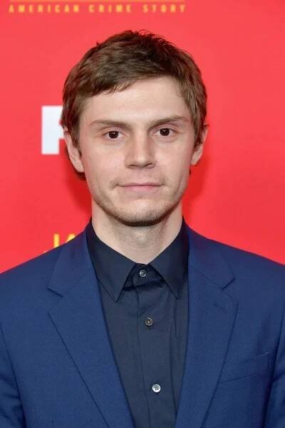 Evan Peters herec