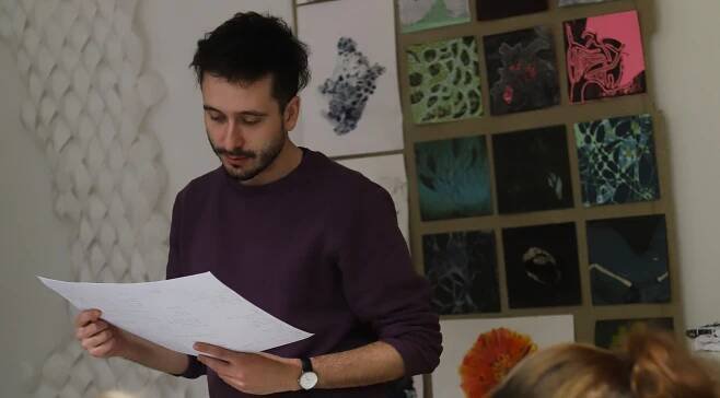 Mladí si zaslouží vidět, že jejich práce může nést ovoce, říká básník Ondřej Hrabal o mentorské zkušenosti na ZUŠ - Perpetuum – vzdělávání bez hranic