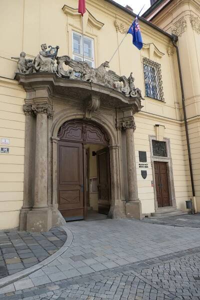 Soubor:Moravská vlajka na Nové radnici v Brně (Statutární město Brno, Magistrát města Brna) 4. 7. 2023.jpg – Wikipedie