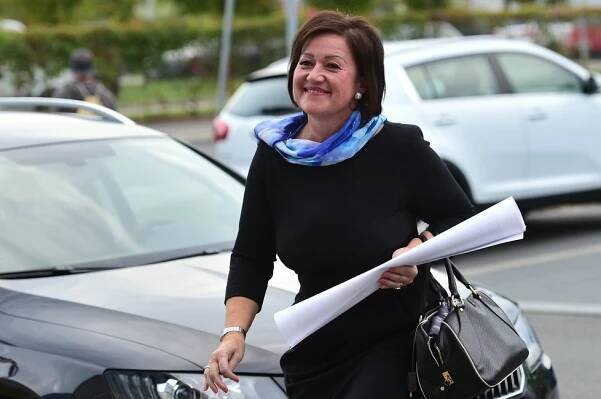 Proč tam nezřídit školu? Opozici vadí zamýšlený prodej radnice ve Vršovicích