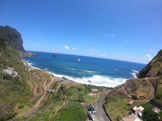Paragliding over Madalena do Mar 