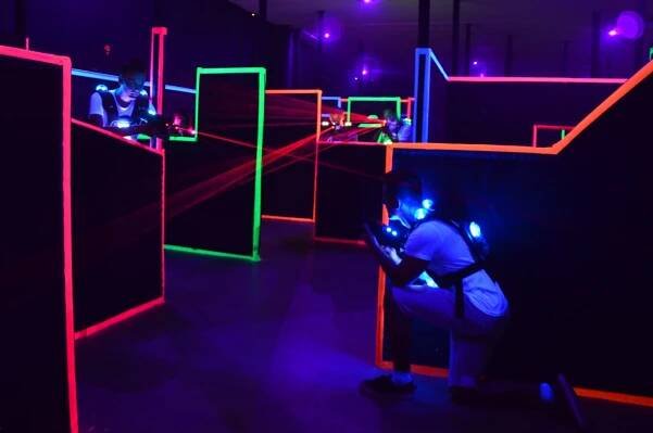 1.S v Praze na laser games - SOS a SOU KH