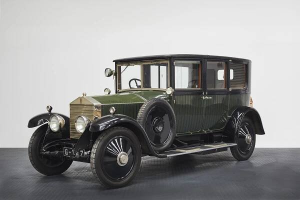 Twentieth Century Rolls-Royce and Bentley motor cars for sale at Ranmore Service & Engineering, Surrey U