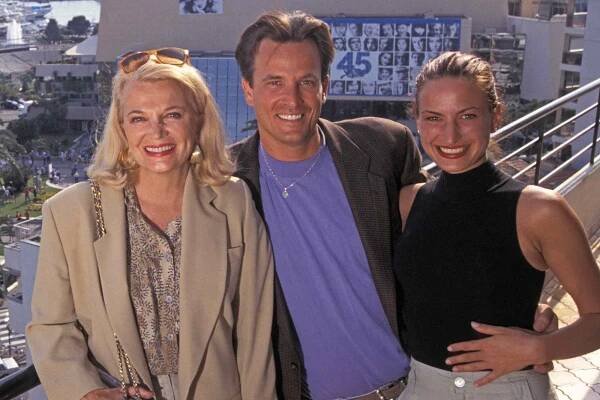 L'actrice Gena Rowlands et ses enfants Nick Cassavetes et Zoe Cassavetes au Festival de Cannes en mai 1992, France. 