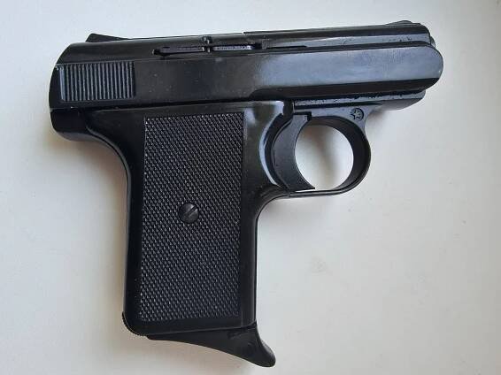 Pistole plinovka.  Reck P6 slepá střelná pistole 8mm - Sběratelské zbraně