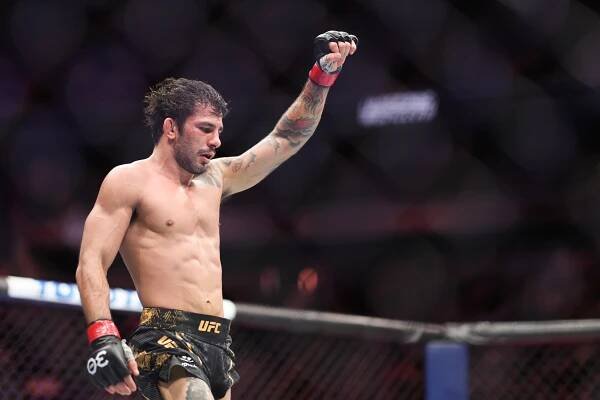 UFC 301: Pantoja obhájil titul v tesnom zápase, Aldo naznačil návrat do boja o titul
