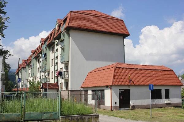 Zvýšit nájemné a opravit. A nebo prodat. Jeseník řeší Kachlíkáče po Sovětech