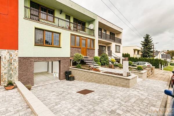 Prostorný rodinný dům 6+1 s garáží a zahradou – Hrušovany nad Jevišovkou | HANÁK realitní kancelář s.r.o.