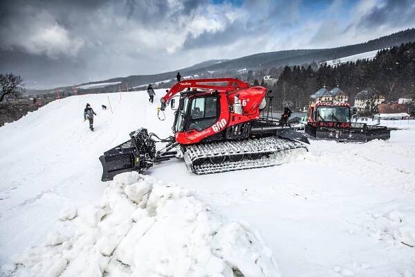 FOTO: Můstek v Deštném naroste do obřích rozměrů