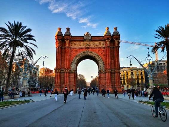 How to be a Responsible Tourist in Barcelona (and Have a Better Trip!)