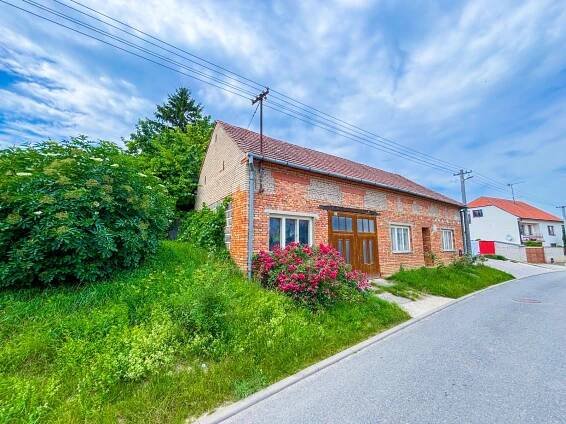 Prodej rodinného domu Čejkovice s pozemkem 819m² - Schmidt Reality - Rodinná realitní kancelář
