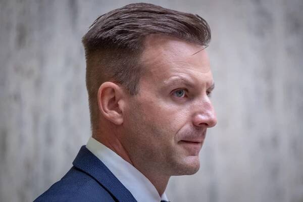 Korupčný newsfilter: Vedúci úradu vlády Gedra je stále obvinený a už mu zablokovali aj byt