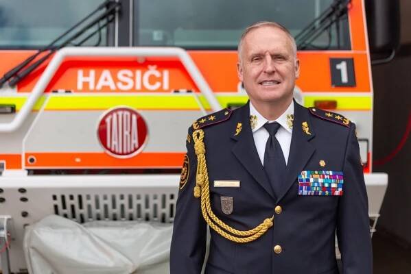 Daniel Miklós je brigádní generál, Vladimír Vlček generálmajor. Povýšil je prezident republiky | POŽÁRY.cz - ohnisko žhavých