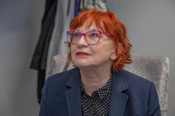 Jana Synková na pohřeb manžela Jana Schmida nedorazila.