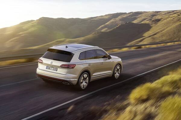 Nový Volkswagen Touareg oficiálně: dieselová V8 a natáčení zadní nápravy