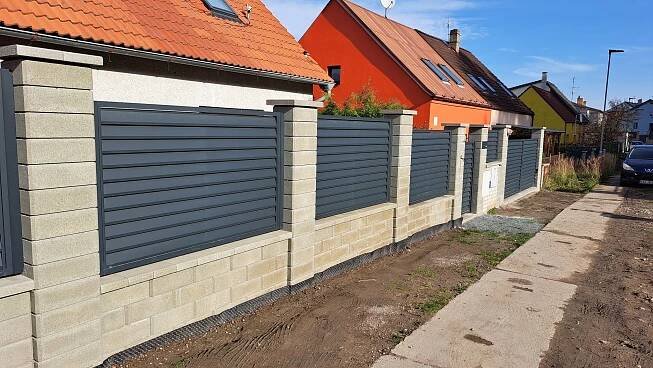 Oplocení , betonové ploty a opěrné zdi Kladno -