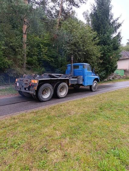 Tatra 148