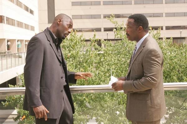 The Wire - Špína Baltimoru - Groteska - Z filmu - Idris Elba, Isiah Whitlock Jr.